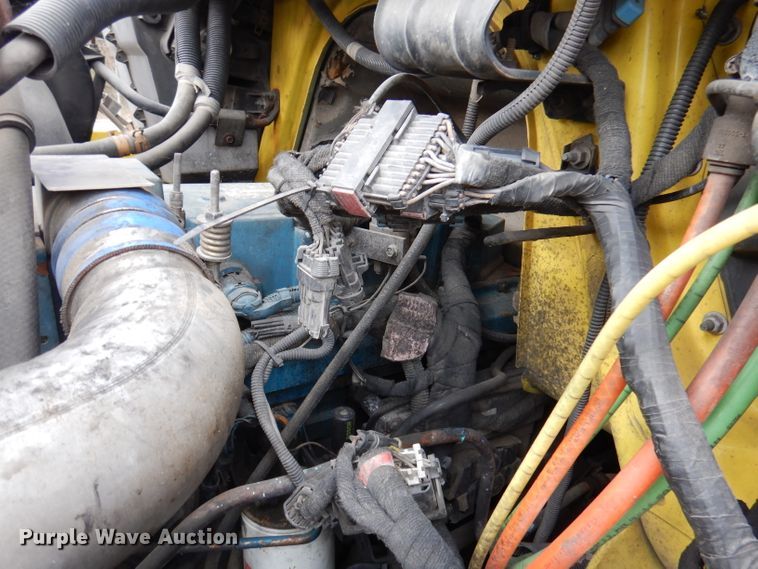 image for item DY9643 2004 International 7500  shingle conveyor truck