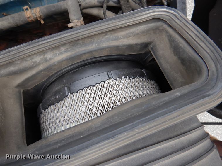 image for item DY9643 2004 International 7500  shingle conveyor truck