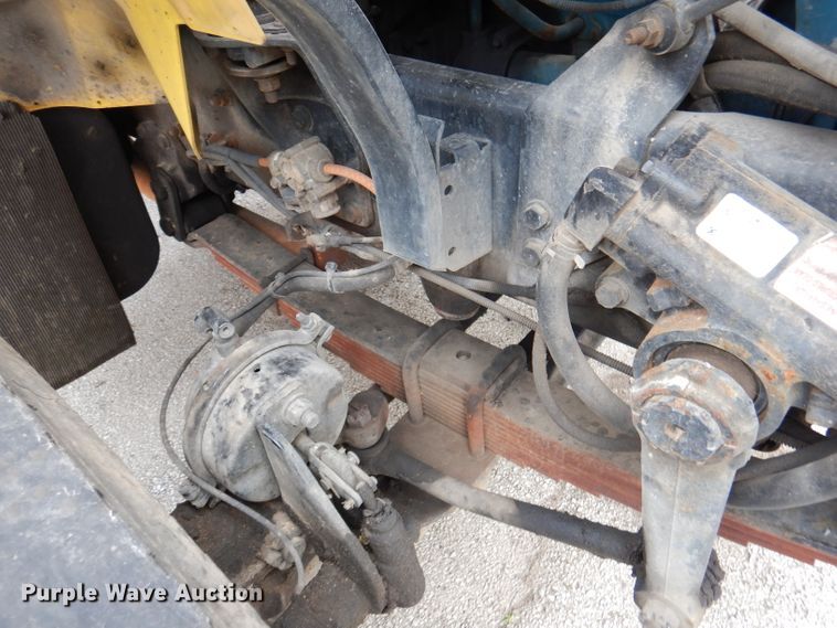 image for item DY9643 2004 International 7500  shingle conveyor truck