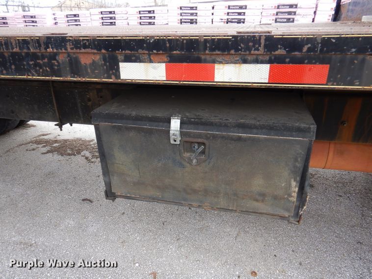 image for item DY9643 2004 International 7500  shingle conveyor truck