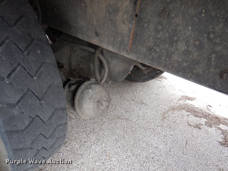 image for item DY9643 2004 International 7500  shingle conveyor truck