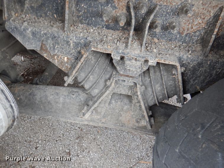 image for item DY9643 2004 International 7500  shingle conveyor truck