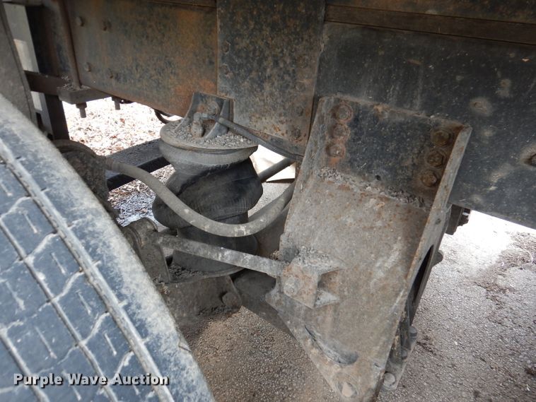 image for item DY9643 2004 International 7500  shingle conveyor truck