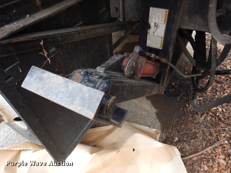 image for item DY9643 2004 International 7500  shingle conveyor truck