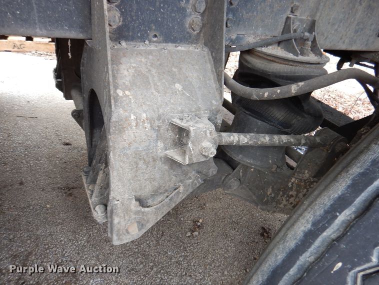 image for item DY9643 2004 International 7500  shingle conveyor truck