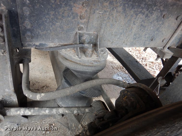 image for item DY9643 2004 International 7500  shingle conveyor truck