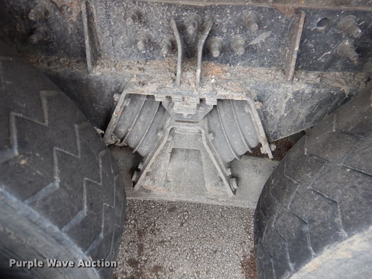 image for item DY9643 2004 International 7500  shingle conveyor truck