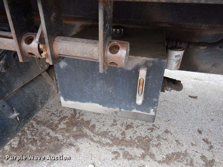 image for item DY9643 2004 International 7500  shingle conveyor truck