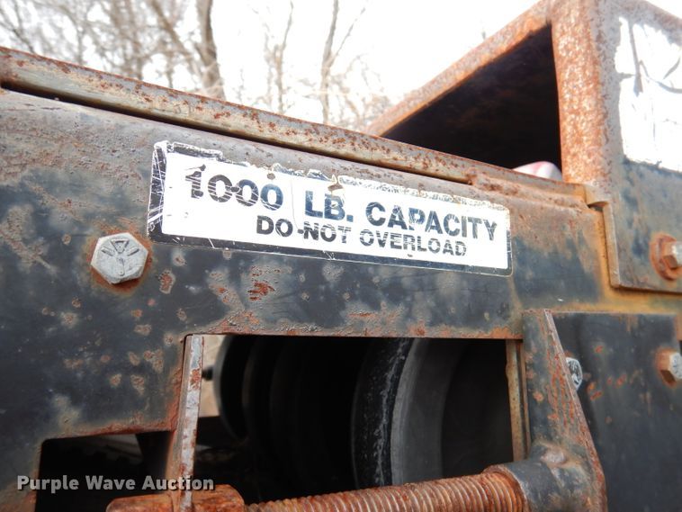 image for item DY9643 2004 International 7500  shingle conveyor truck