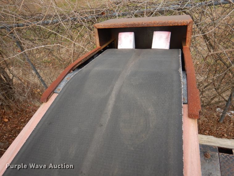 image for item DY9643 2004 International 7500  shingle conveyor truck