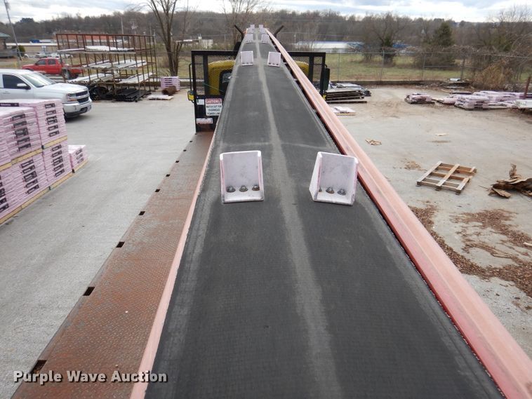 image for item DY9643 2004 International 7500  shingle conveyor truck