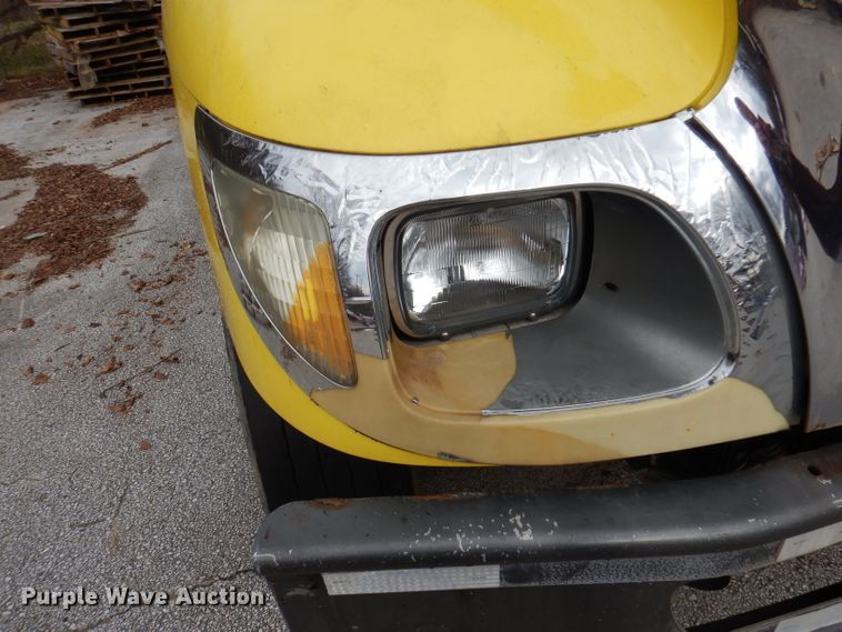 image for item DY9643 2004 International 7500  shingle conveyor truck