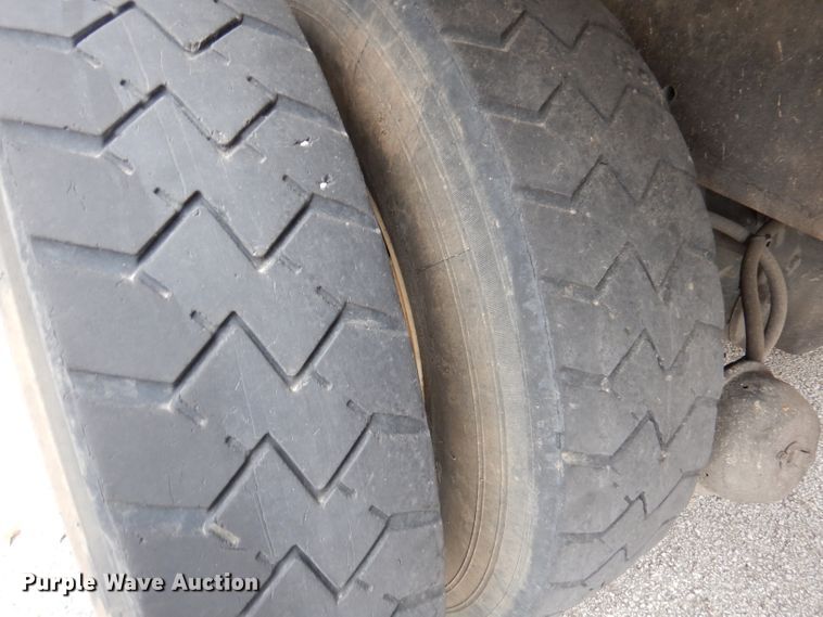 image for item DY9643 2004 International 7500  shingle conveyor truck