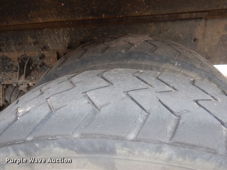 image for item DY9643 2004 International 7500  shingle conveyor truck