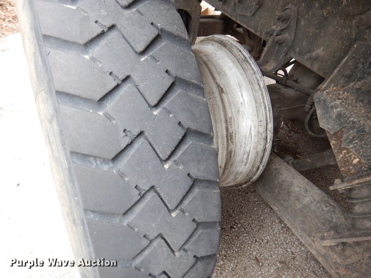 image for item DY9643 2004 International 7500  shingle conveyor truck