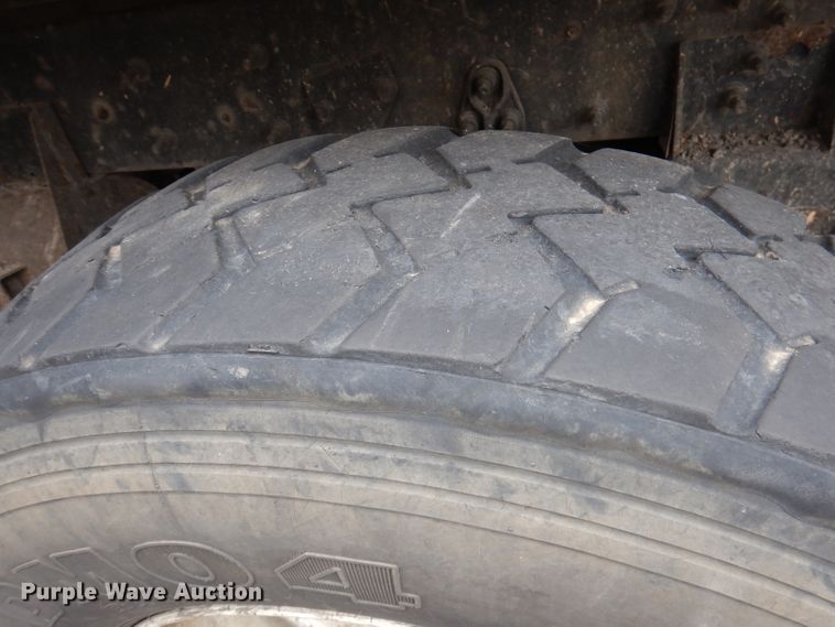 image for item DY9643 2004 International 7500  shingle conveyor truck