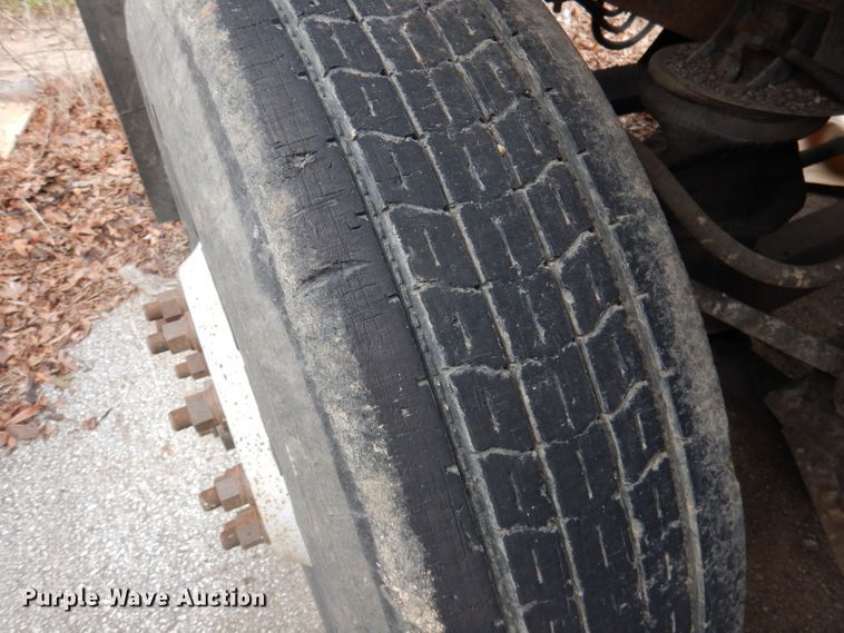 image for item DY9643 2004 International 7500  shingle conveyor truck