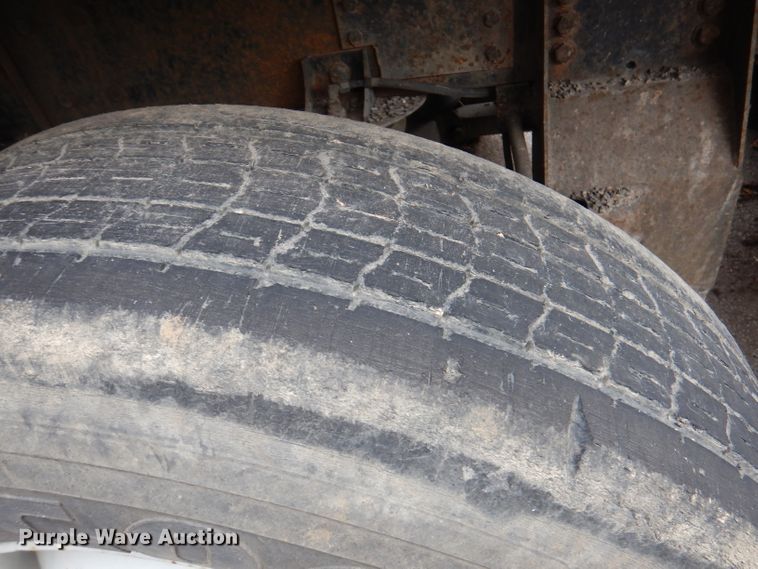 image for item DY9643 2004 International 7500  shingle conveyor truck