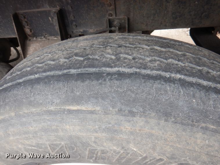 image for item DY9643 2004 International 7500  shingle conveyor truck