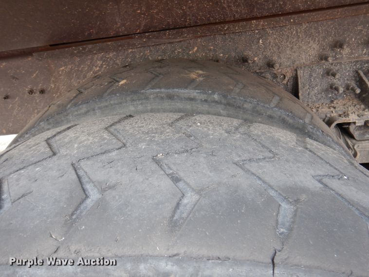 image for item DY9643 2004 International 7500  shingle conveyor truck