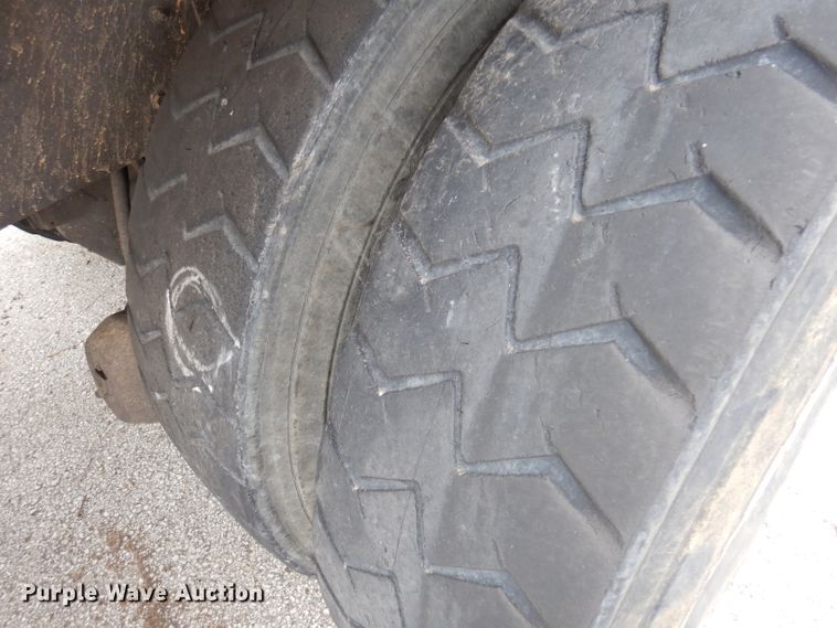 image for item DY9643 2004 International 7500  shingle conveyor truck