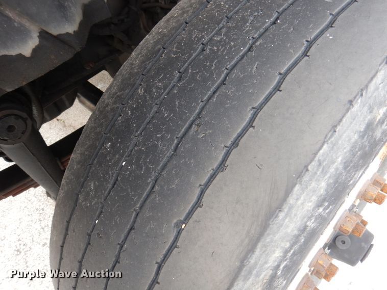 image for item DY9643 2004 International 7500  shingle conveyor truck