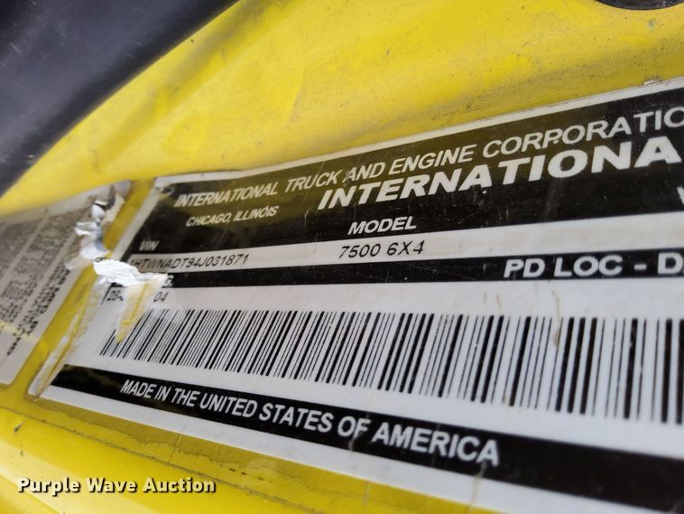 image for item DY9643 2004 International 7500  shingle conveyor truck