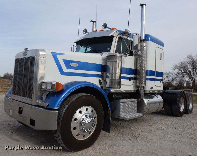 image for item GK9489 2000 Peterbilt 378  semi truck