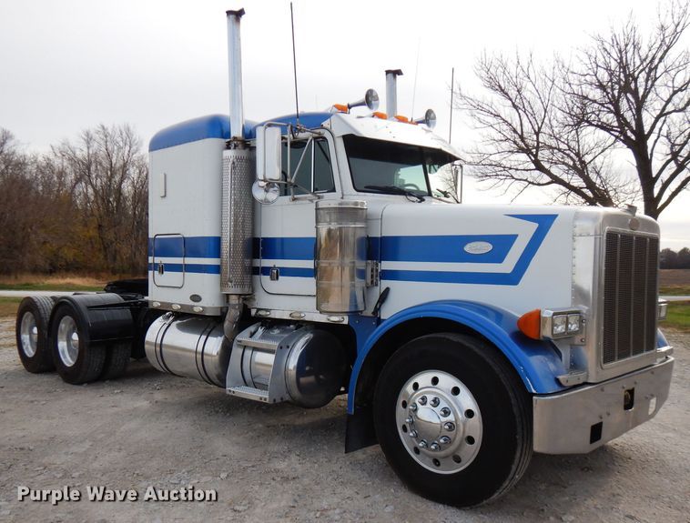 image for item GK9489 2000 Peterbilt 378  semi truck