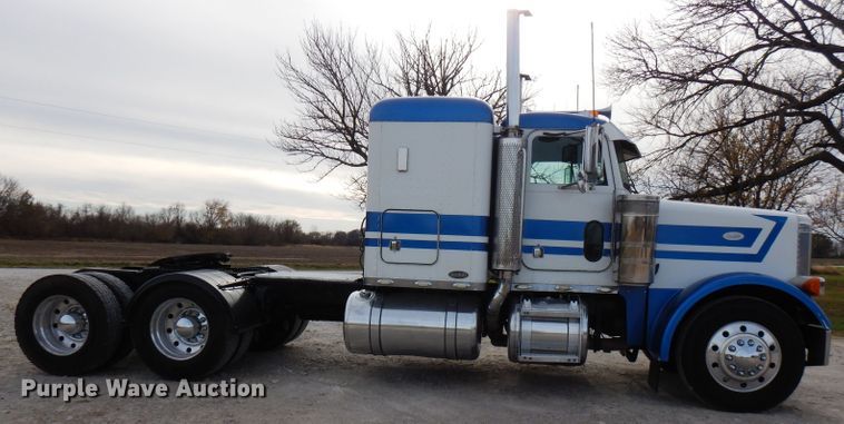 image for item GK9489 2000 Peterbilt 378  semi truck