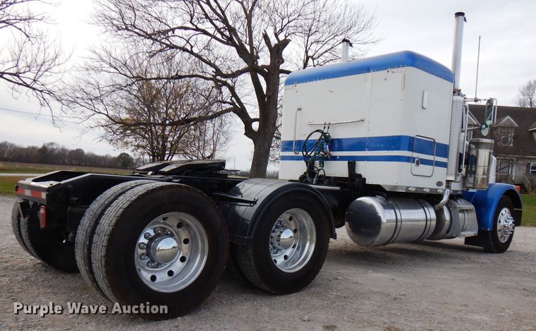 image for item GK9489 2000 Peterbilt 378  semi truck