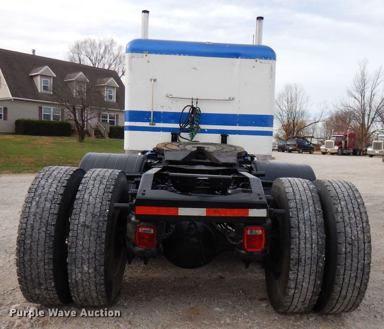 image for item GK9489 2000 Peterbilt 378  semi truck