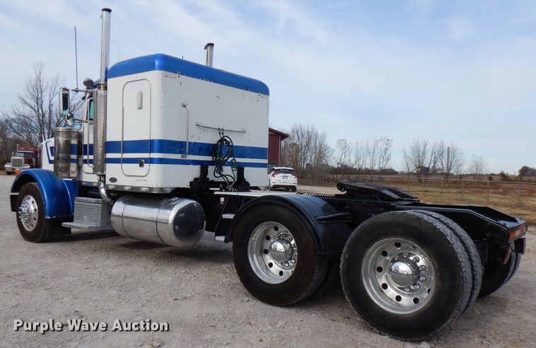 image for item GK9489 2000 Peterbilt 378  semi truck