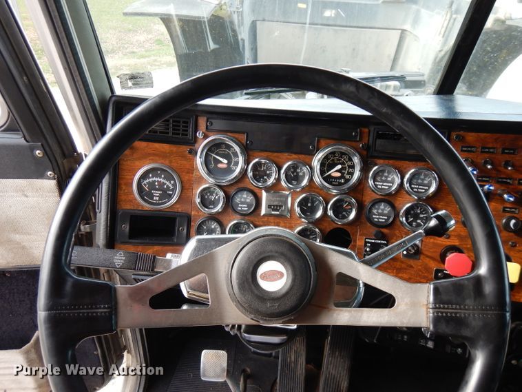 image for item GK9489 2000 Peterbilt 378  semi truck