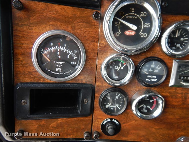 image for item GK9489 2000 Peterbilt 378  semi truck