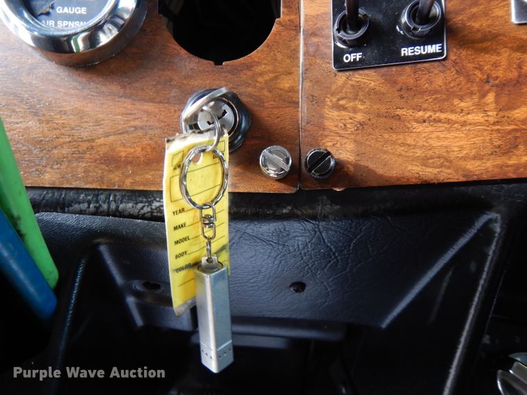 image for item GK9489 2000 Peterbilt 378  semi truck