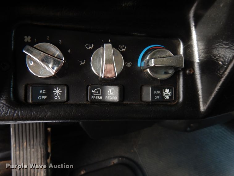 image for item GK9489 2000 Peterbilt 378  semi truck