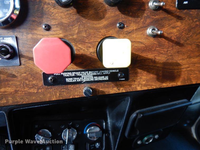 image for item GK9489 2000 Peterbilt 378  semi truck