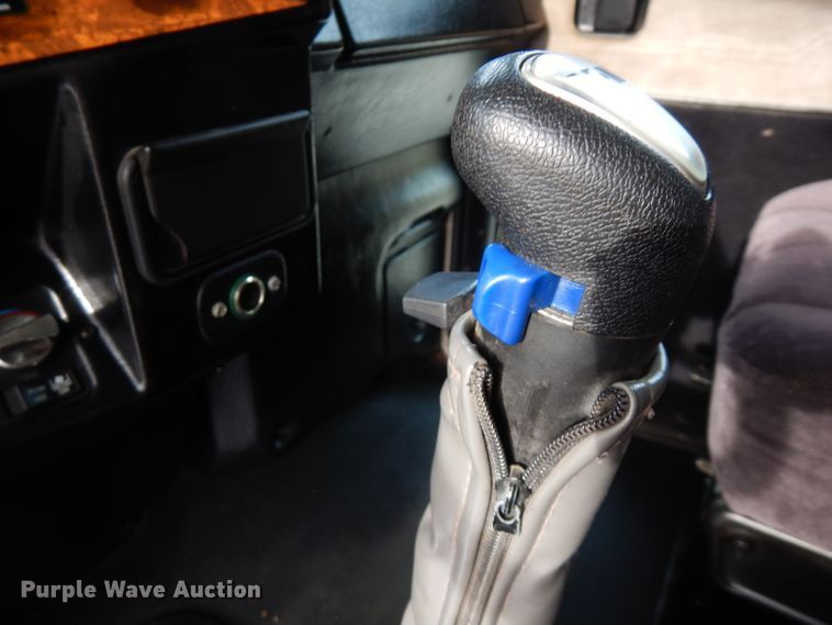 image for item GK9489 2000 Peterbilt 378  semi truck