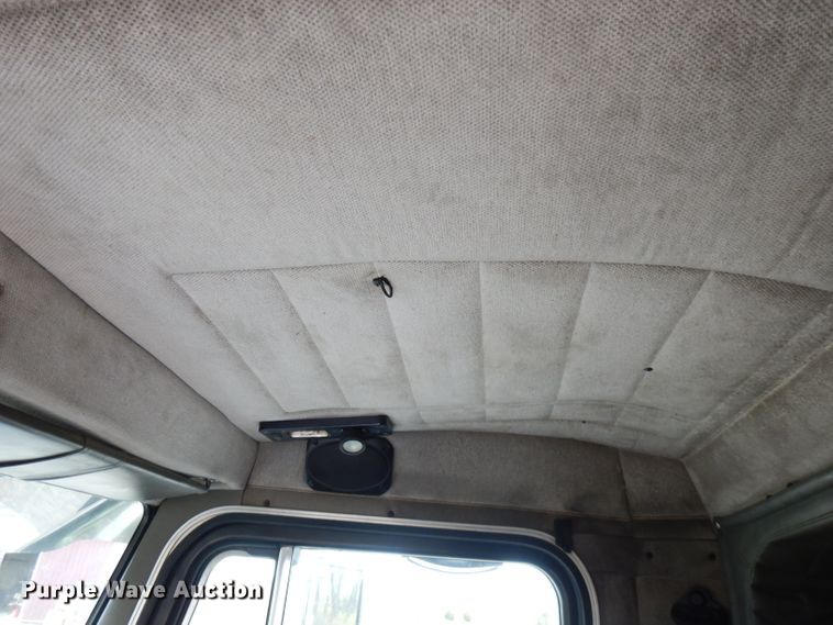 image for item GK9489 2000 Peterbilt 378  semi truck