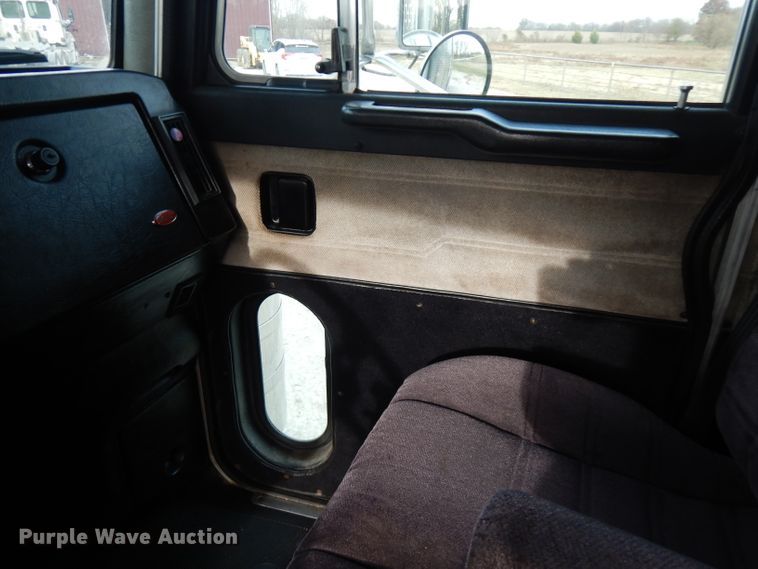 image for item GK9489 2000 Peterbilt 378  semi truck