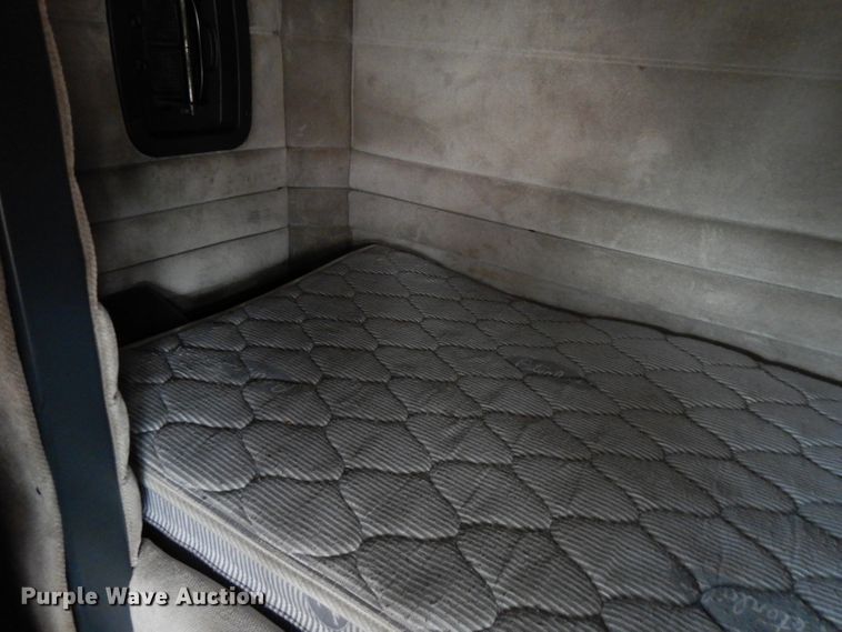 image for item GK9489 2000 Peterbilt 378  semi truck