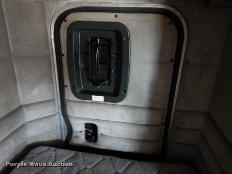 image for item GK9489 2000 Peterbilt 378  semi truck