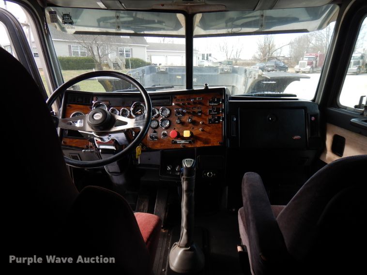 image for item GK9489 2000 Peterbilt 378  semi truck