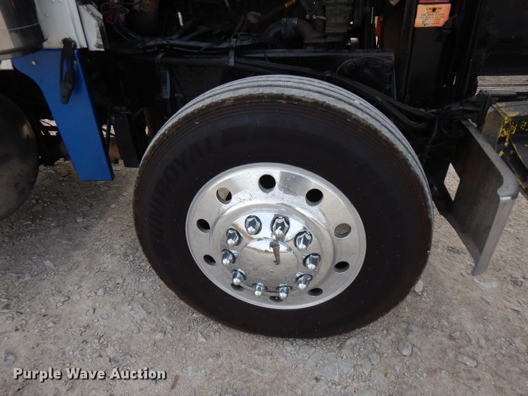 image for item GK9489 2000 Peterbilt 378  semi truck