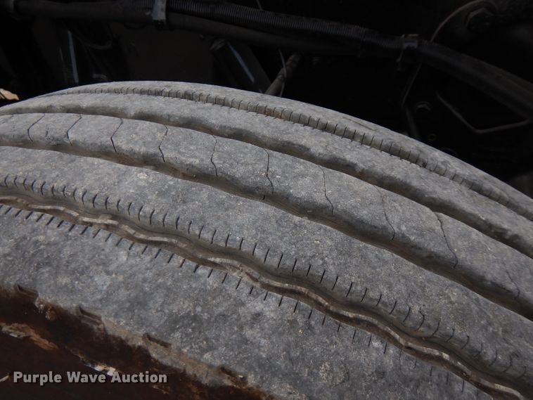 image for item GK9489 2000 Peterbilt 378  semi truck