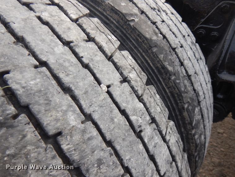 image for item GK9489 2000 Peterbilt 378  semi truck