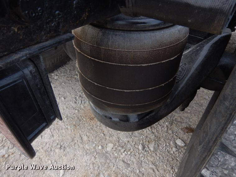 image for item GK9489 2000 Peterbilt 378  semi truck