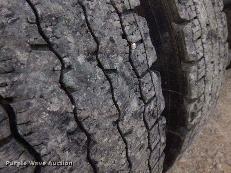 image for item GK9489 2000 Peterbilt 378  semi truck