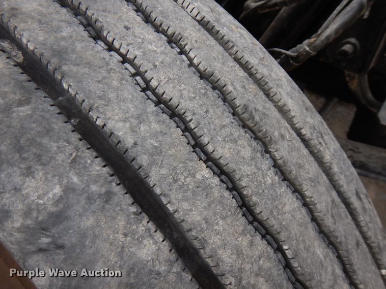 image for item GK9489 2000 Peterbilt 378  semi truck